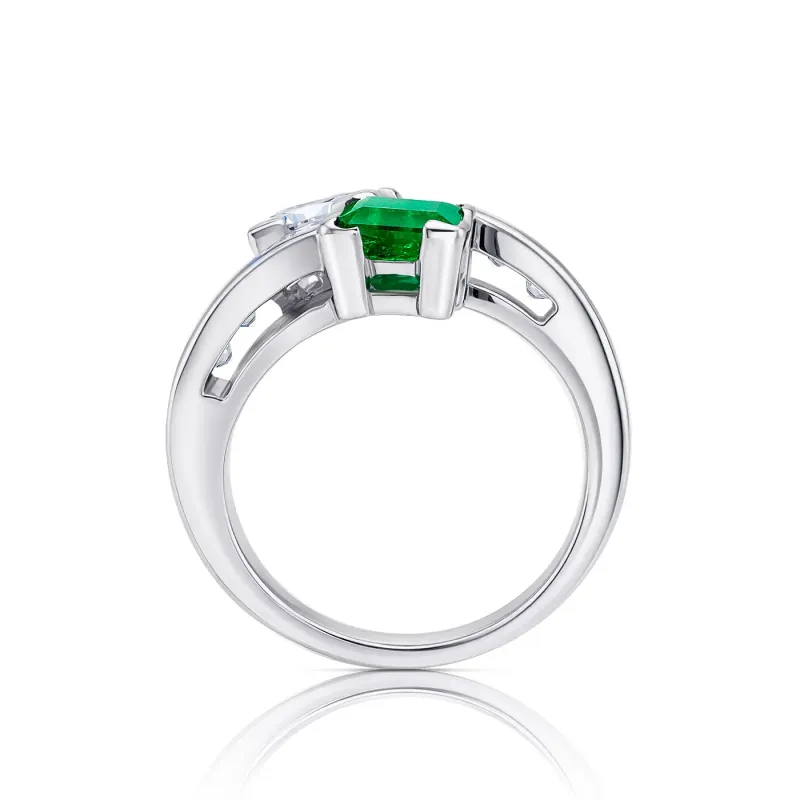 anillo esmeralda y diamantes