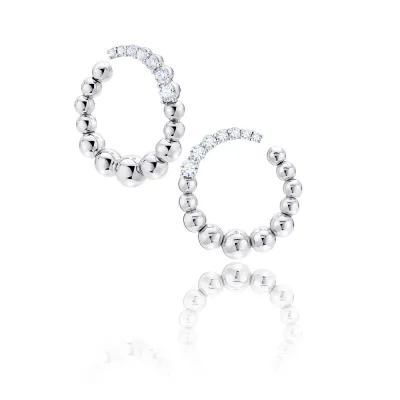 pendientes modernos forma aro con brillantes