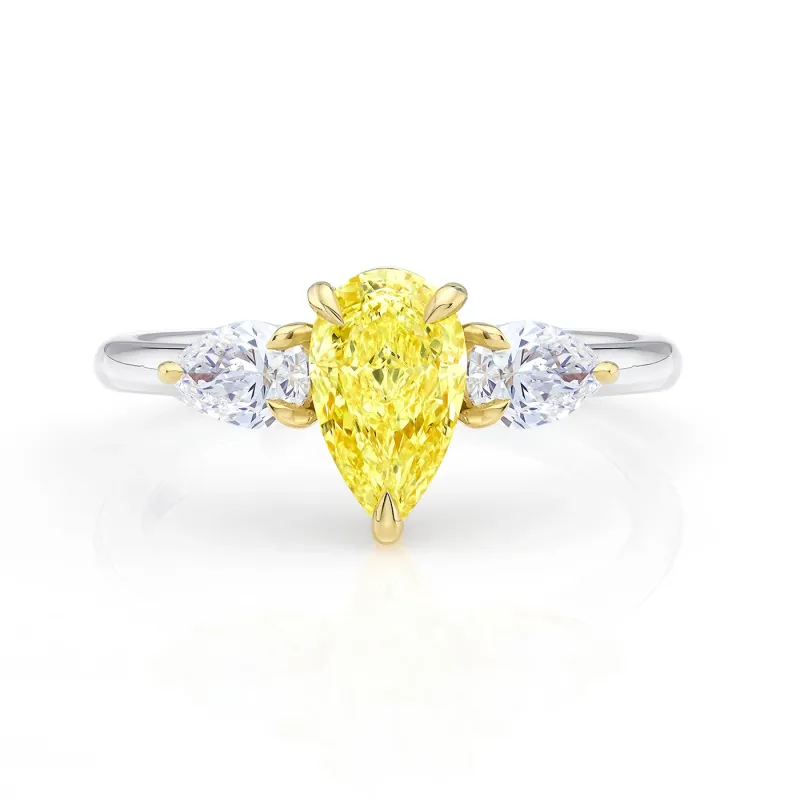 Anillo de oro de 18K con Diamante amarillo natural  Fancy talla pera y dos perillas