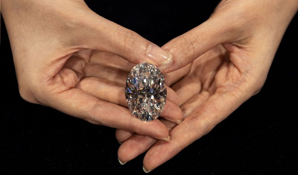 El diamante subastado online a un precio record de más de 100 millones de dólares