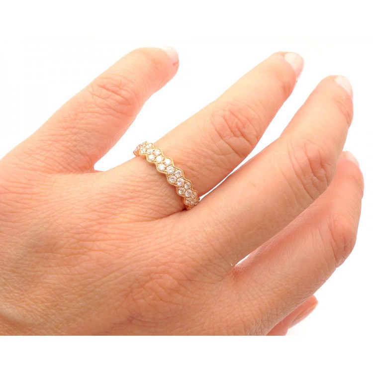 Alianza Pave Diamantes Hawa en Oro de 18k Estilo labrado