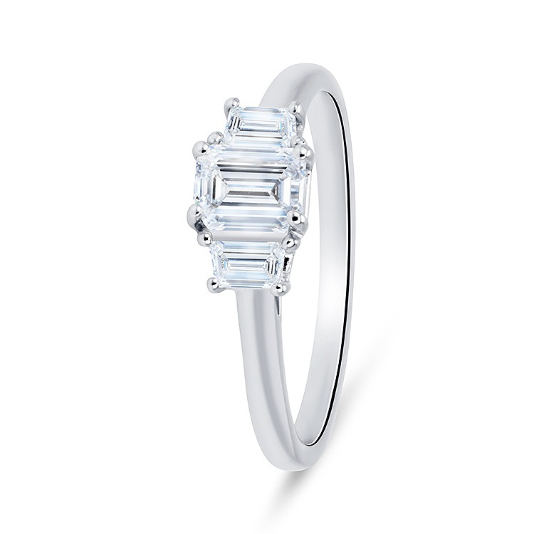 Anillo oro 18k y diamantes talla esmeralda 0.50 ct "Elegance"