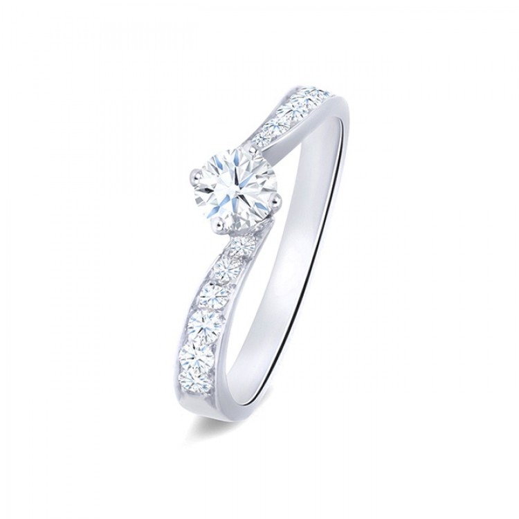 Anillo con diamantes “Look” de estilo clásico y elegante