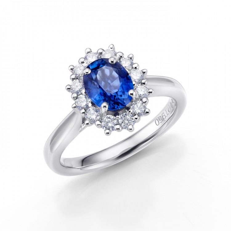 Anillo "Blue Classic Halo" con Zafiro oval y orla de brillantes - SR 136