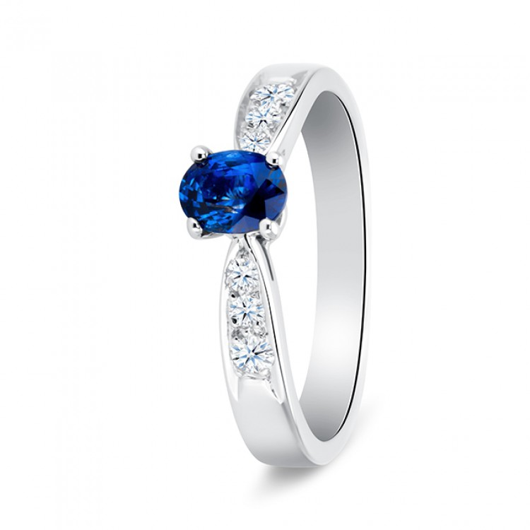Anillo con Diamantes y zafiro oval de color azul "HIGASHI" - SK 4 ZAF