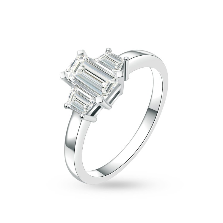 Sortija de oro blanco con tres diamantes | Clásica