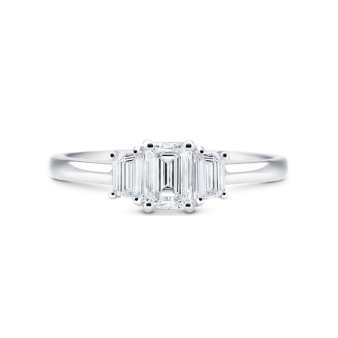 Anillo 3 diamantes talla esmeralda de Oro blanco “Trilogy” | clásico